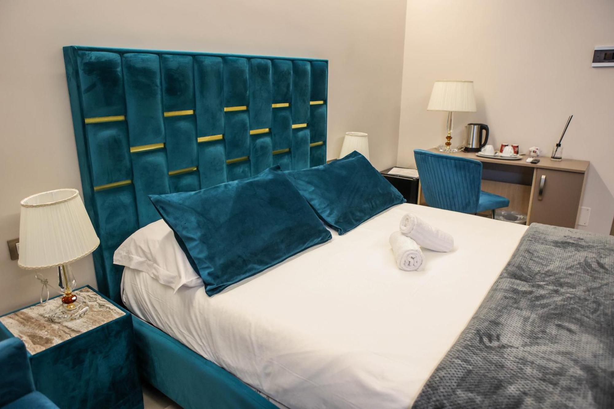 B&B Suites&Rooms Piazza Dei Martiri Κατάνια Εξωτερικό φωτογραφία